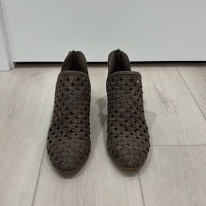 Fergalicious booties size 8